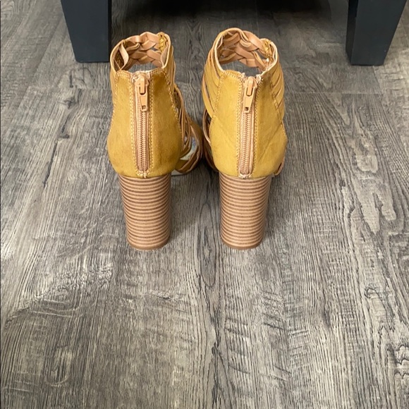 Madden Girl Chunky Heel - Picture 2 of 6